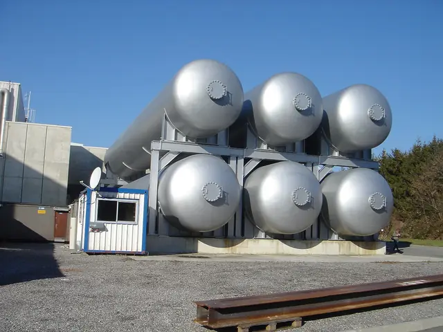 LHC helium tanks