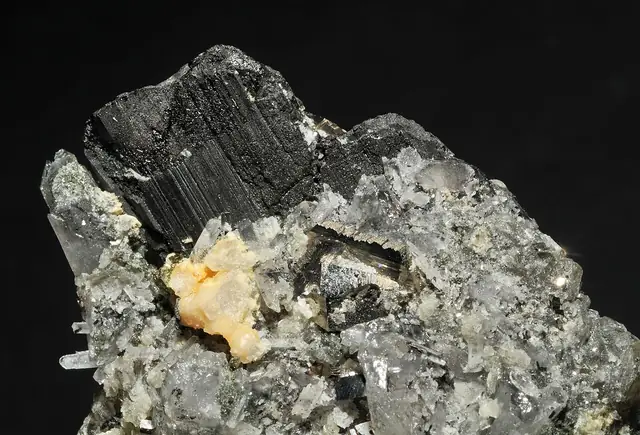Wolframite, quartz, arsénopyrite, calcite, pyrite (Chine)