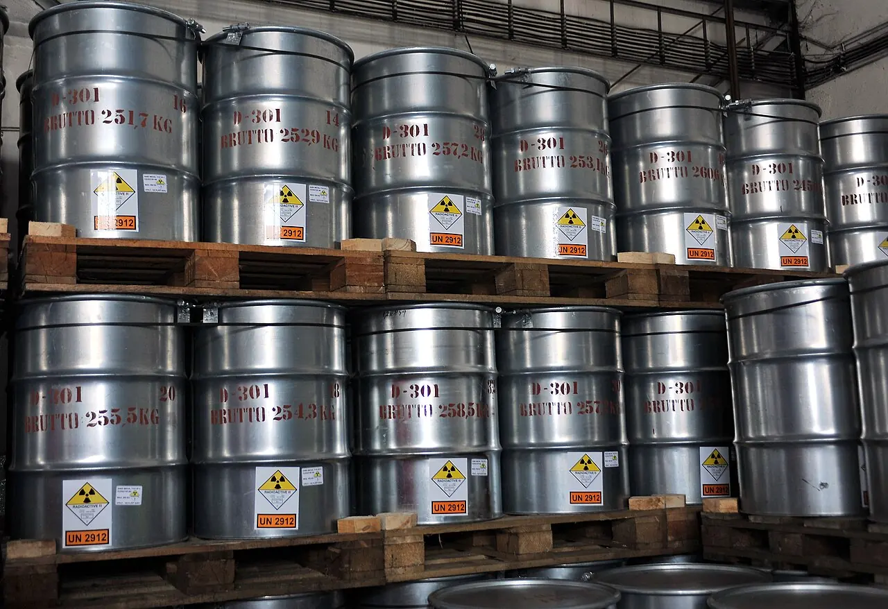 Uranium Ore in Barrels (03010299) (4723344137)